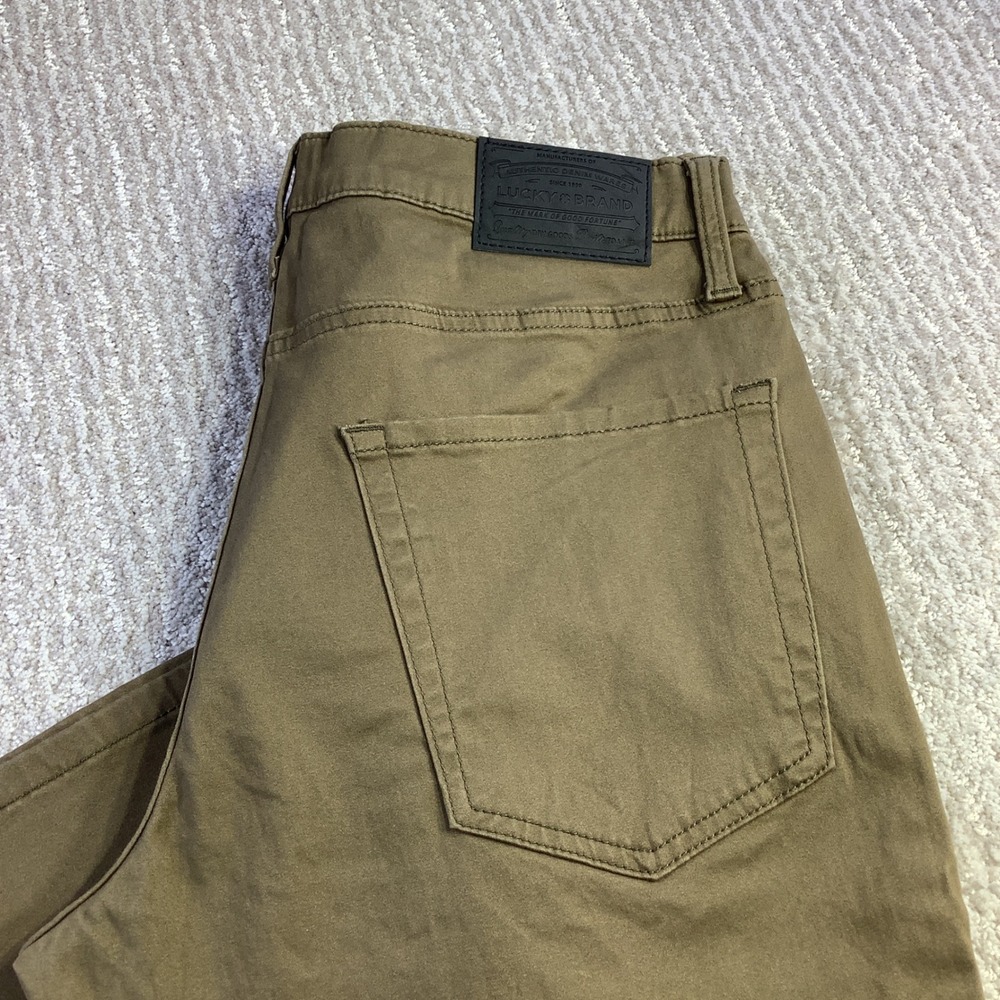 Lucky Brand 223 Straight Leg Pants Olive Brown Advanced Stretch Mens 32 x 30 NWT